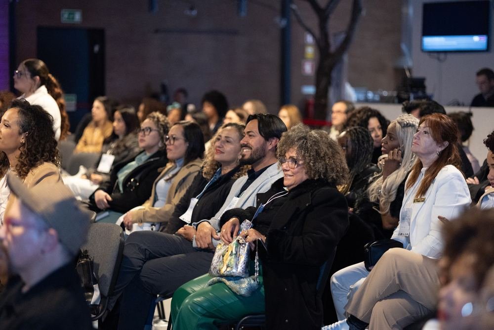 Plateia durante uma palestra